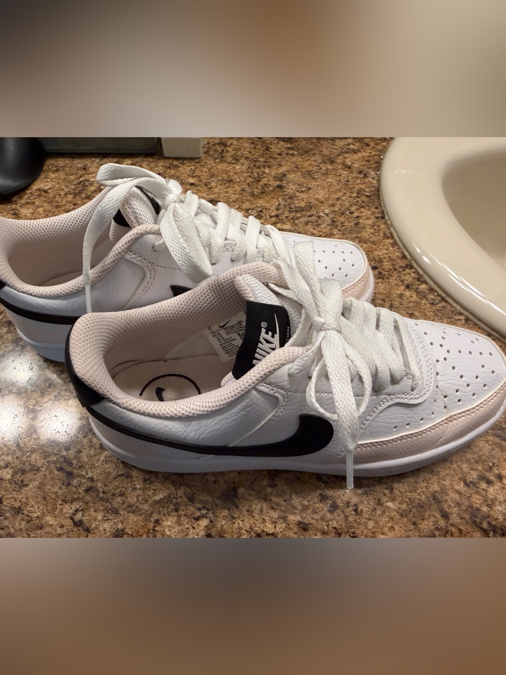Nike Court Vision Low Top women’s
